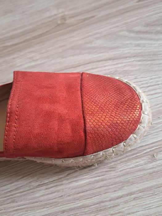Czerwone espadryle