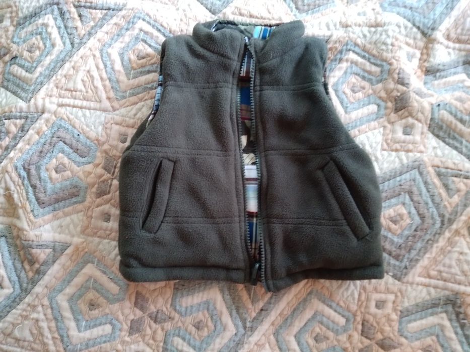 Продам детские вещи .