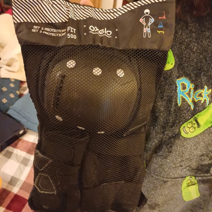 Selling a protective gear set for roller skates/skateboards, size XL