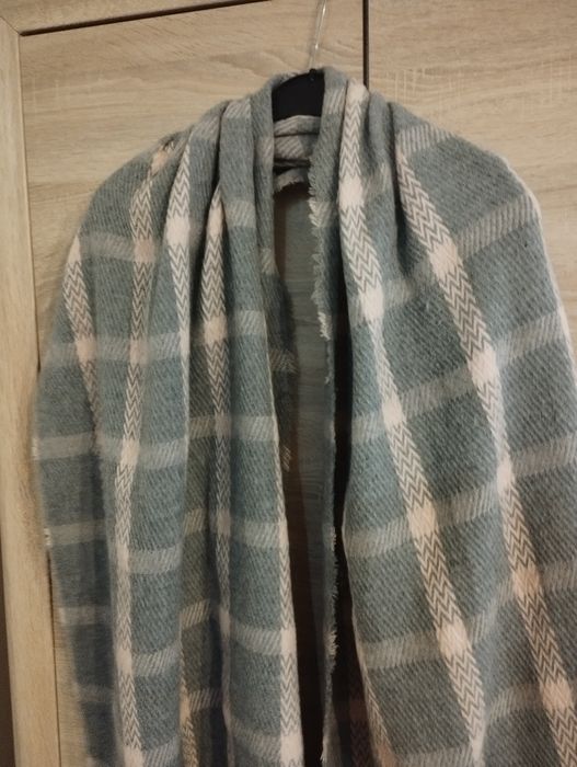 Szary zimowy szalik damski Sinsay 190 x 65