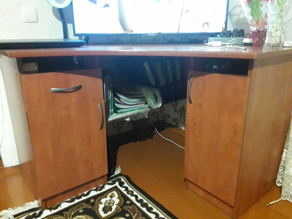 Комп'ютерний стіл кутовий