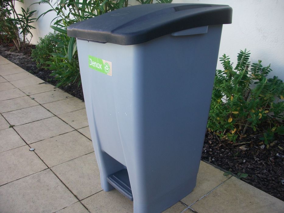 Contentor de Resíduos (60L) com rodas e pedal