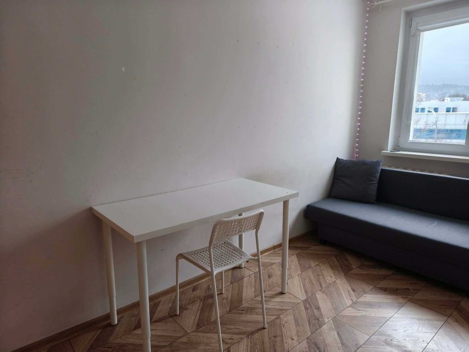 Pokój do wynajęcia w mieszkaniu 4 osobowym