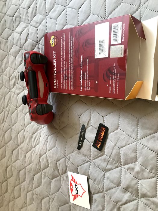 Gamepad Sony PS4 (czerwony)+nakładka na pada PS4 AS ROMA- zestaw
