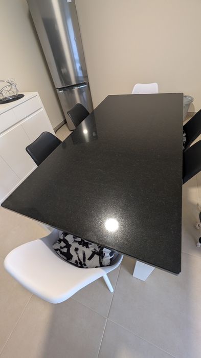 Tampo de mesa em pedra muito bonito