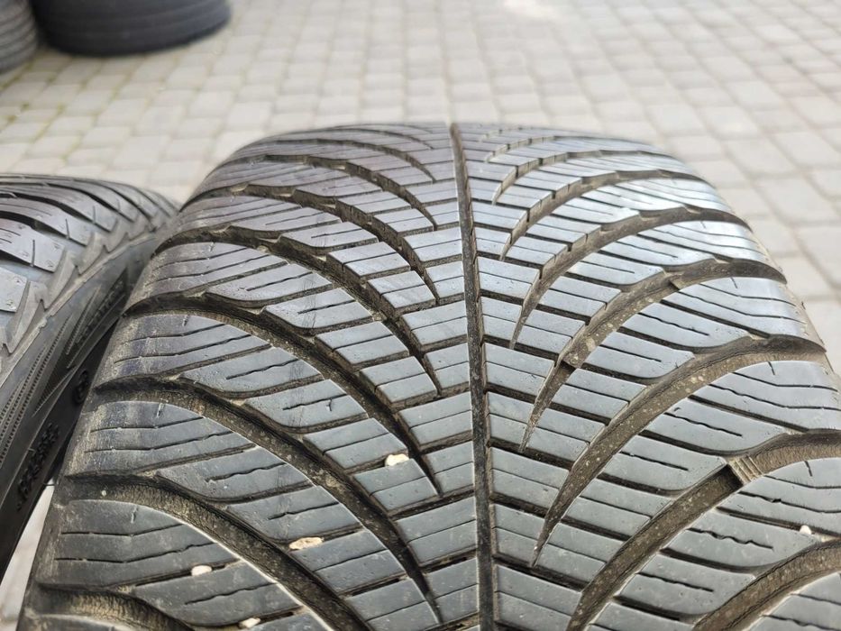 225 / 45  R 17   Goodyear