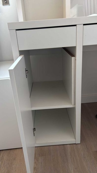 Vendo conjunto secretária e cadeira escritorio