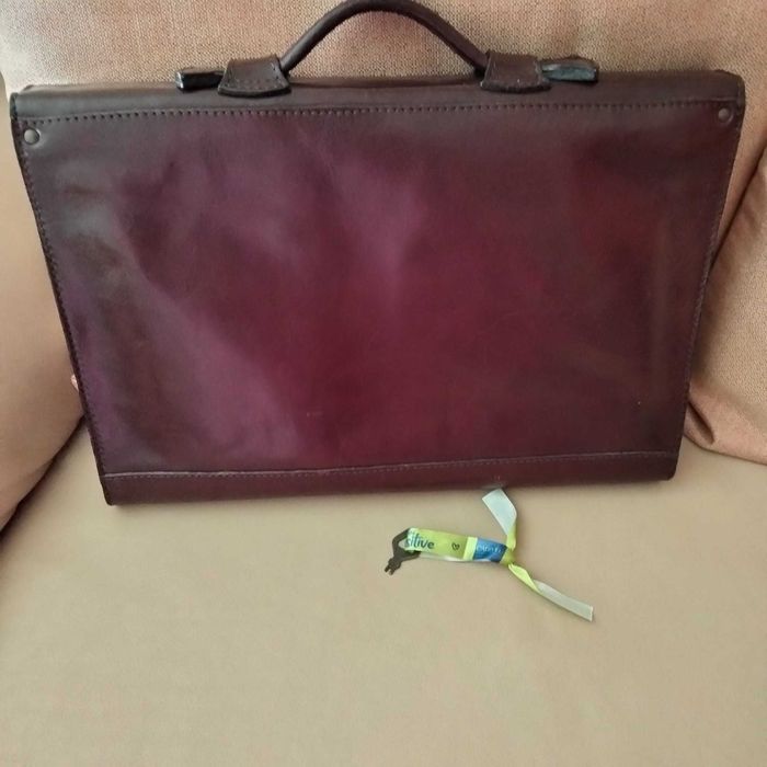 Pasta executivo em pele genuína (com chave)