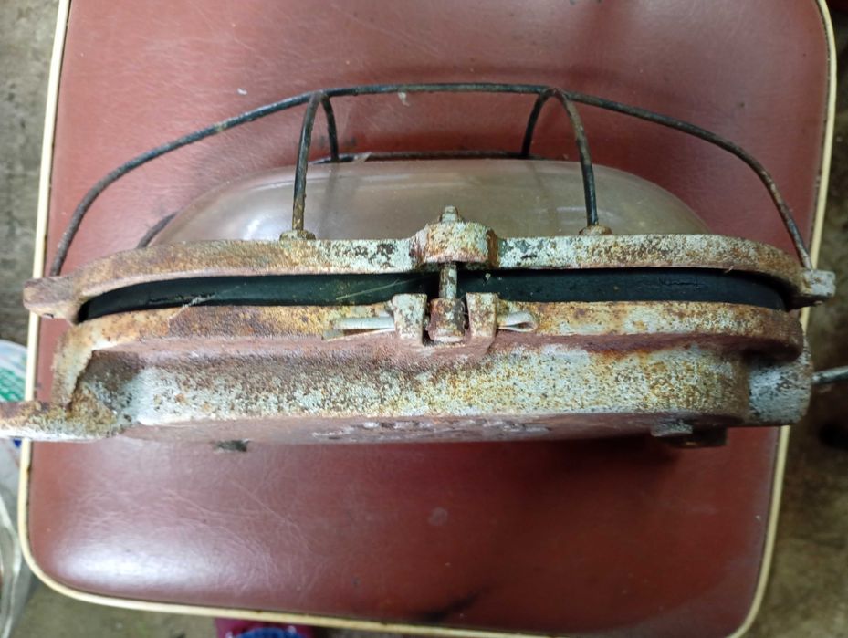 Stare lampy przemysłowe