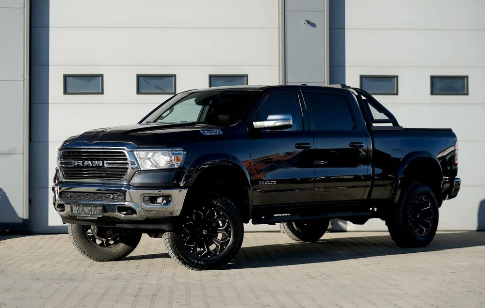RAM 1500 Lift zawieszenia 6" / Koła FUEL / Roll Bar / Stopnie RC / Paka 6'4" /