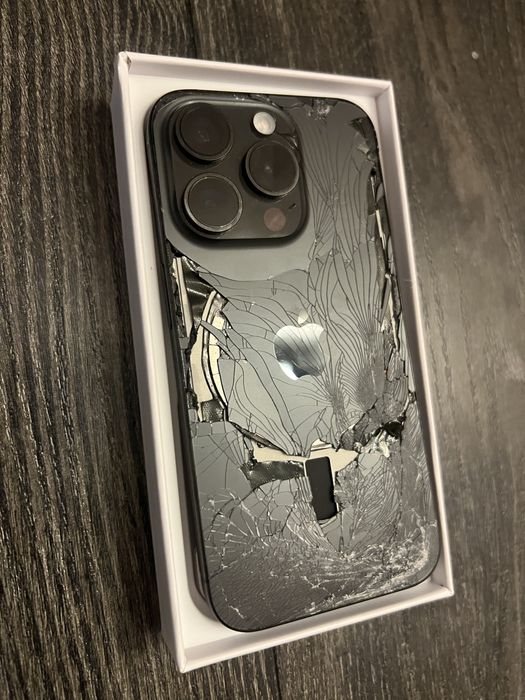 Продам iphone 15 pro 128gb 99% битий на запчастини