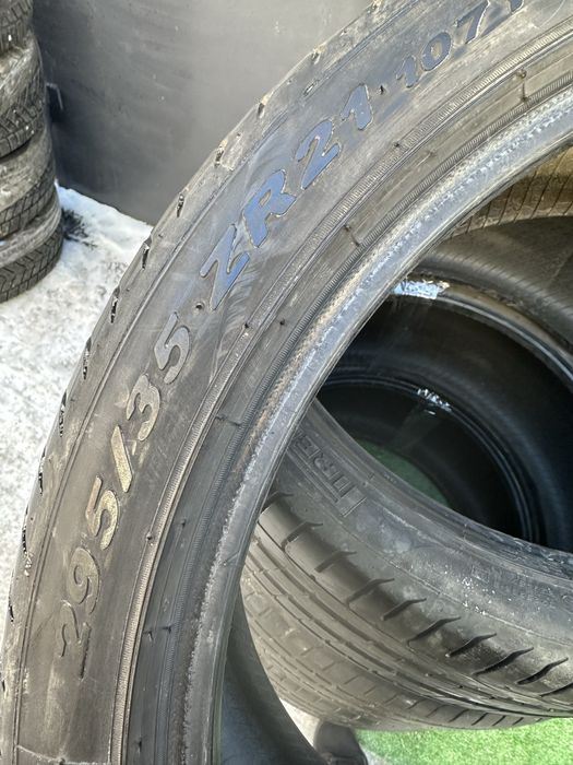 295/35 R21 Pirelli P zero 19г комплект шин  летних.
