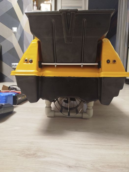 Кораблик для ловли карпа