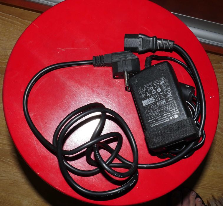 Monitor komputerowy LG 19"