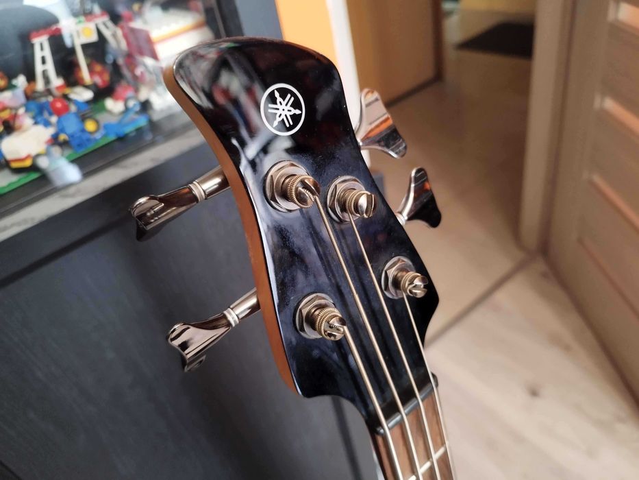 Gitara Basowa Yamaha TRBX304 (Czarny Połysk) – Stan BDB, Performance EQ!