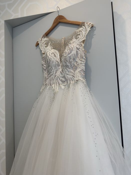 Вишукана весільна сукня