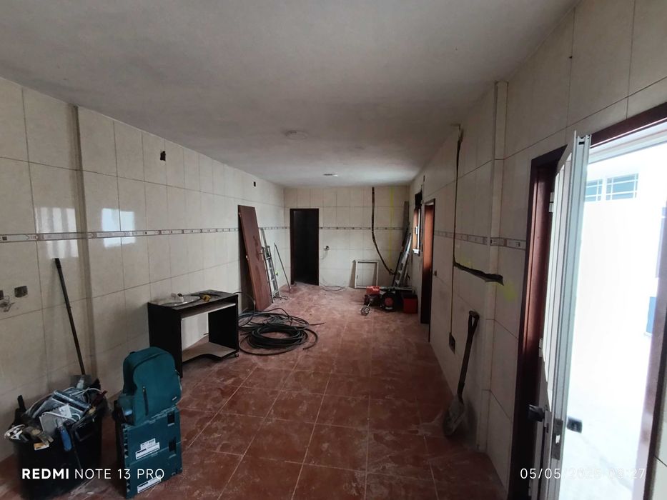 Telhados, pinturas, Pladur, lavagem, demolição,  remodelações