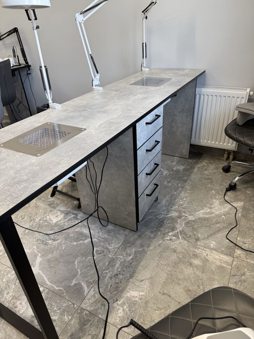 Продам манікюрний стіл