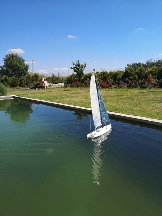 Model żaglówki RC Poseidon 650 + pilot. Sprawna!