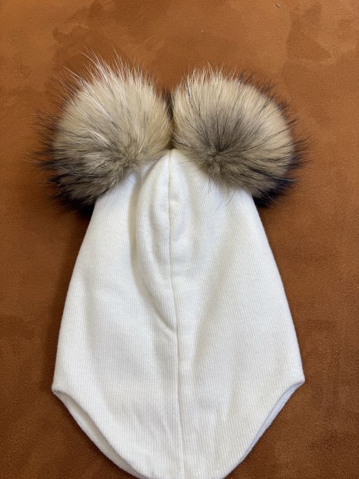 Зимова біла шапка-шолом  з 2 ма бубонами