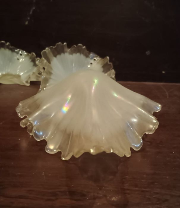 Три стеклянных плафона