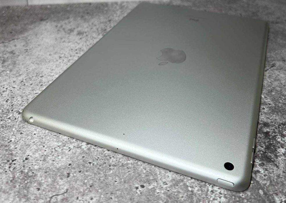 Ipad 7 32gb wifi +чохол, стилус