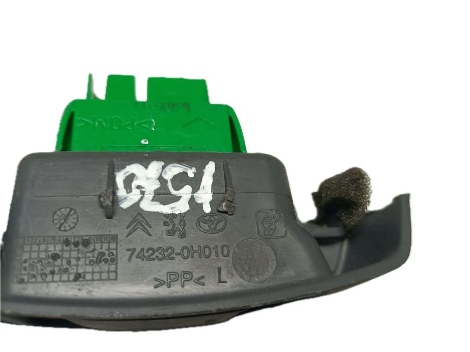 Comando / botão / interruptor vidros frente esquerdo TOYOTA Aygo (_B1_