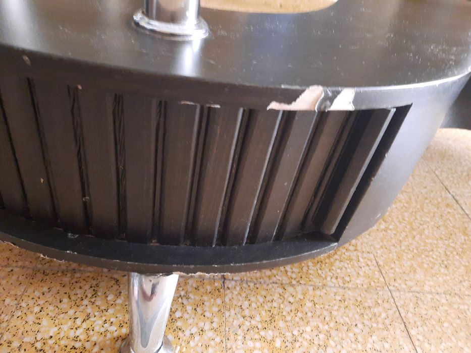 Mesa de centro com 2 bancos