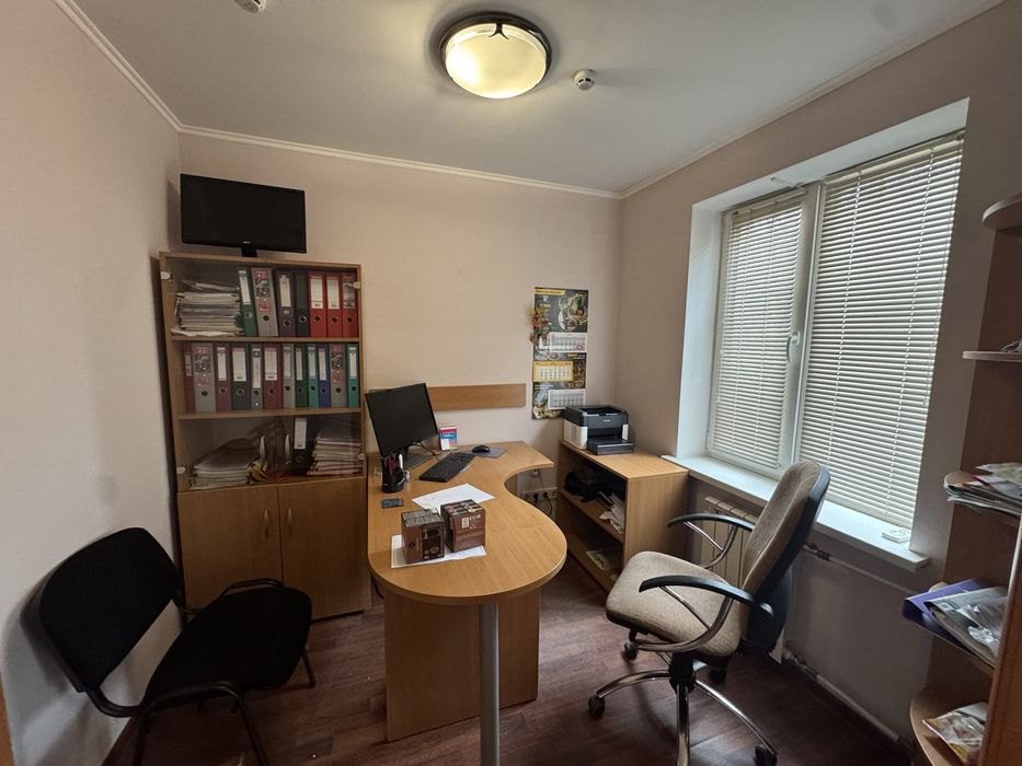 Без комісії продаж приміщення 35.3 м2 Бажана 9в метро Харківська