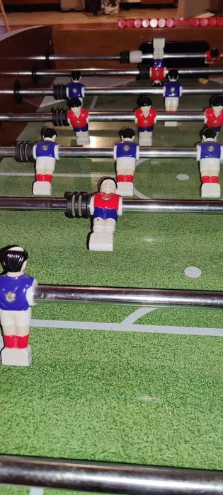 Drewniany stol do piłkarzyków piłkarzyki