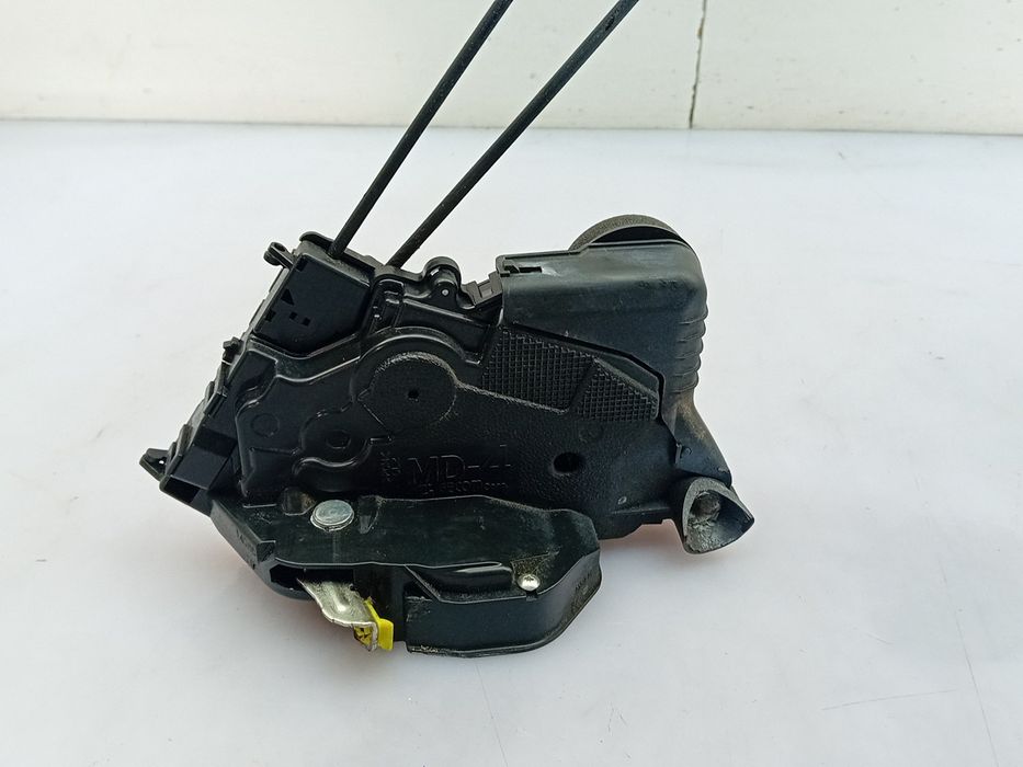 Fechadura / fecho porta frente esquerdo TOYOTA Yaris (_P9_)