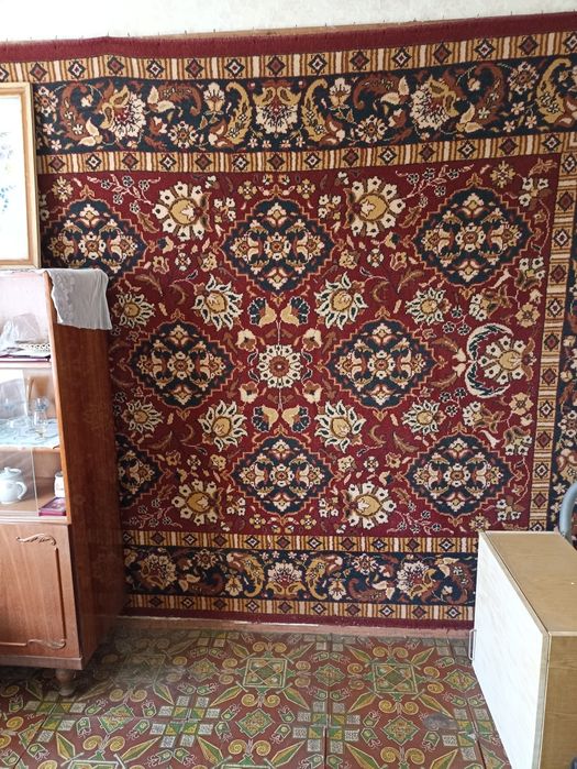 Продам ковьор з натуральної  шерстяної нитки.3 × 2,30