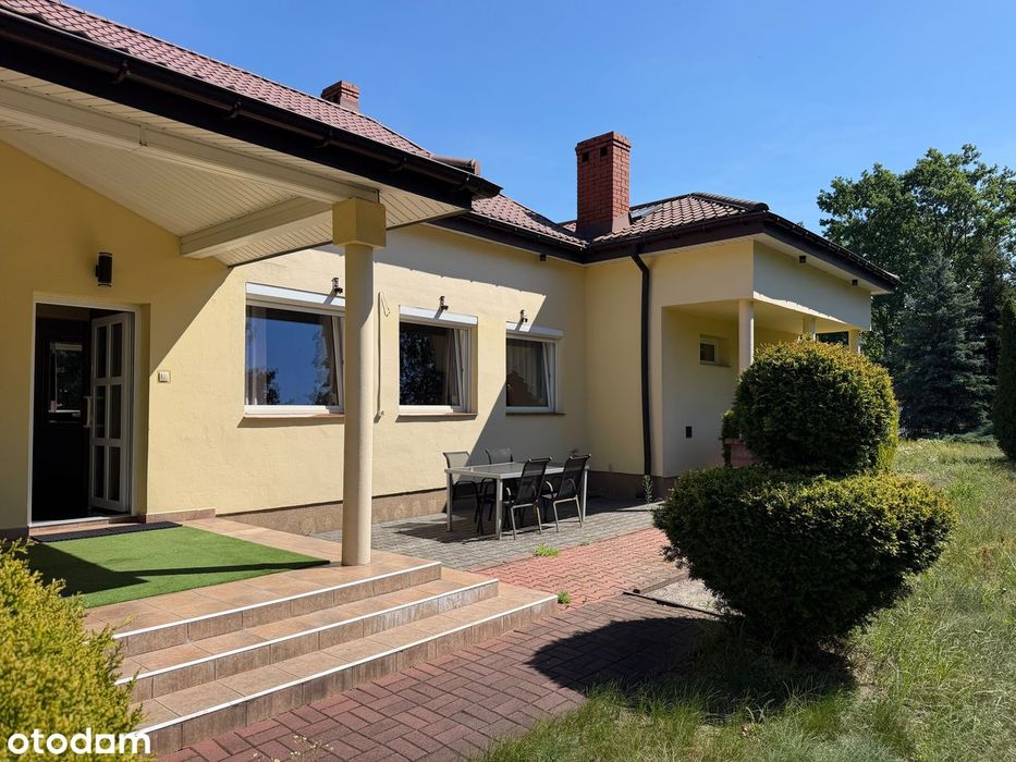 Wolnostojący dom z garażem w spokojnej okolicy z dużą działką 1430m2