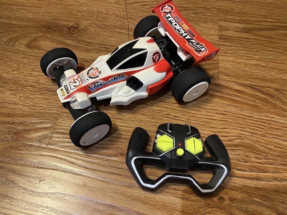 Игрушка машинка с пультом