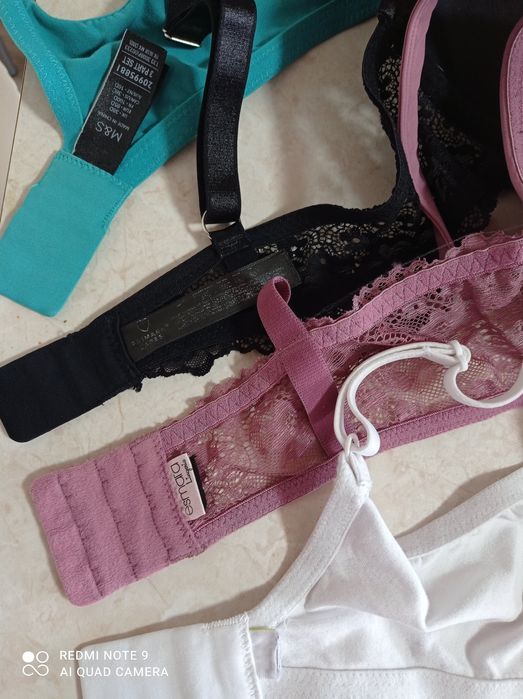 Stanik biustonosz 85 D zestaw 4 sztuki M&S Esmara