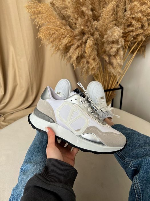 Valentino Garavani новые женские кроссовки черные белые оригинал