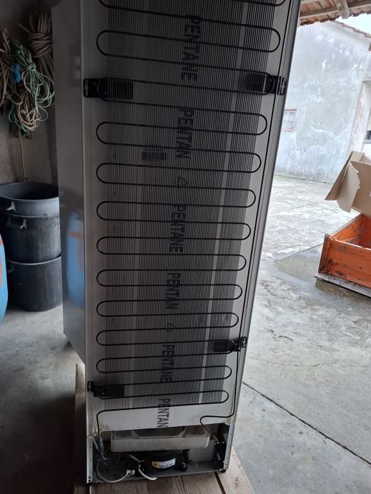 Frigorífico usado para peças