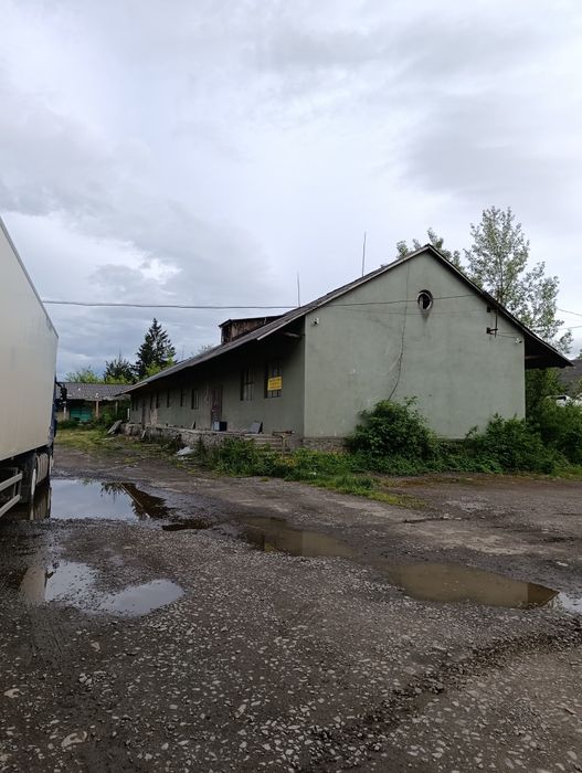 Продаються комерційні склади з приватизованою землею, можна під будівництво , хороша локація.