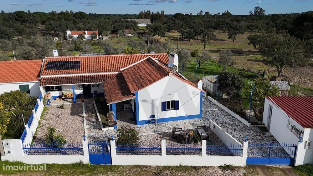 Monte de Sonho em Lavre: T5 com Piscina, Pomar e Autossuficiência Ener