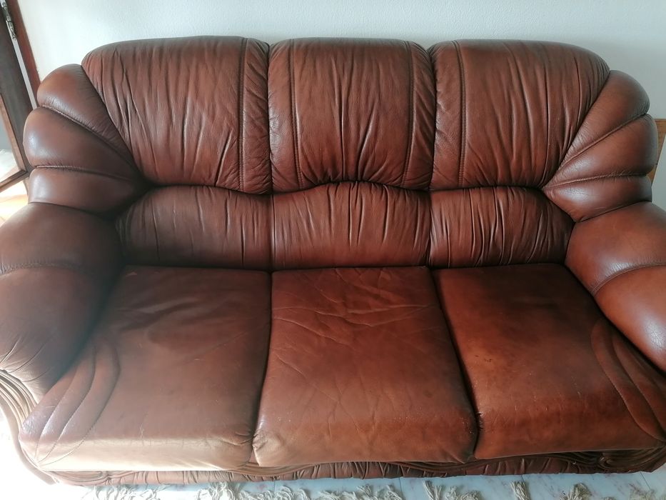 Sofá cama de 3 lugares em pele