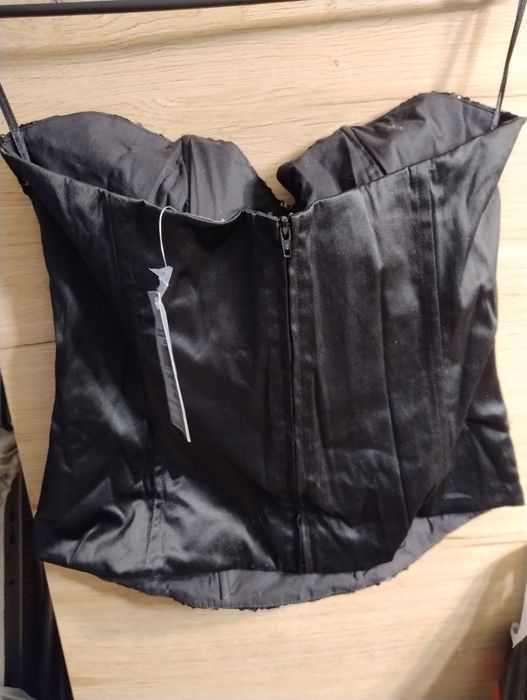 G o r s e t   z  cekinami