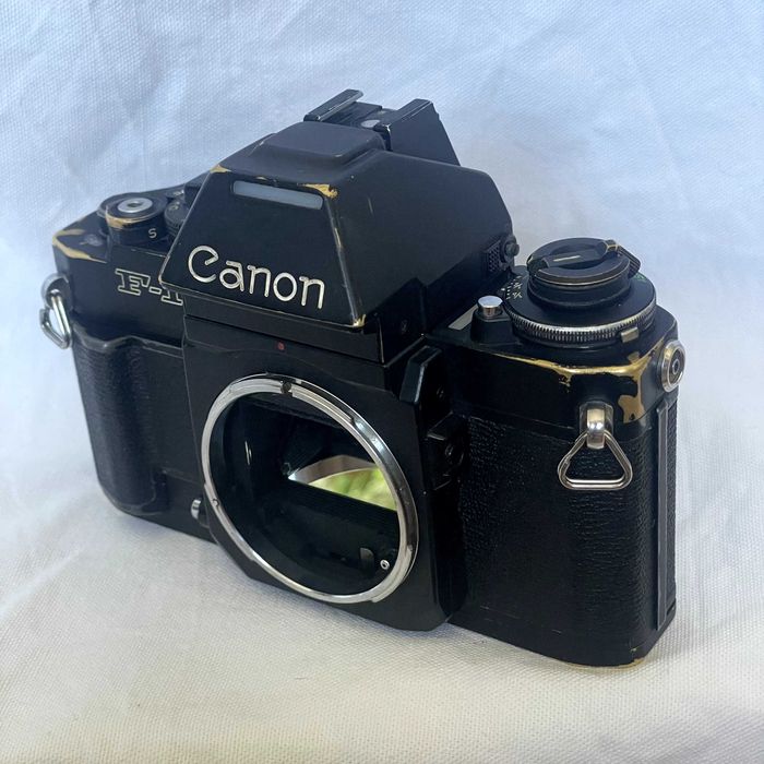 Aparat analogowy Canon New F-1 - Body