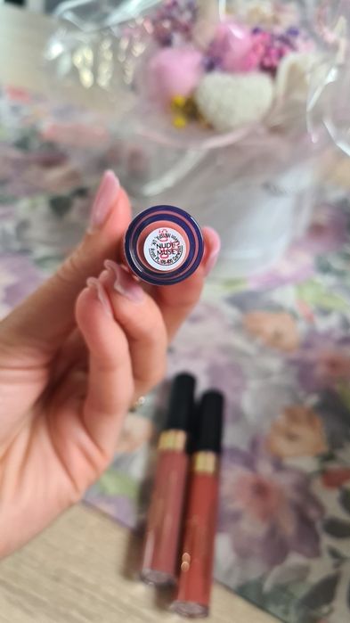 Pomadka avon vinyl nude muse
