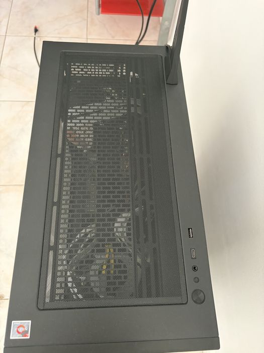 Workstation IA / LLM – Ryzen 7 7700 + 2x NVIDIA Tesla V100 32GB (64GB VRAM) + 32GB DDR5