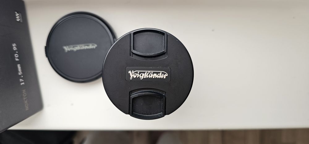Об'єктив Voightlander 17,5mm f0.95