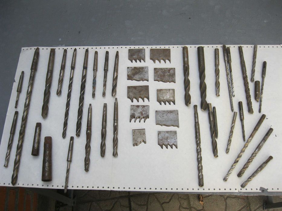 Продам сверла токарные фрезы