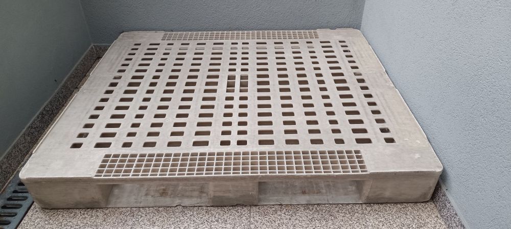 Palete de plástico resistente