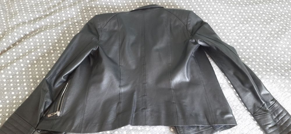 Жіноча шкіряна куртка