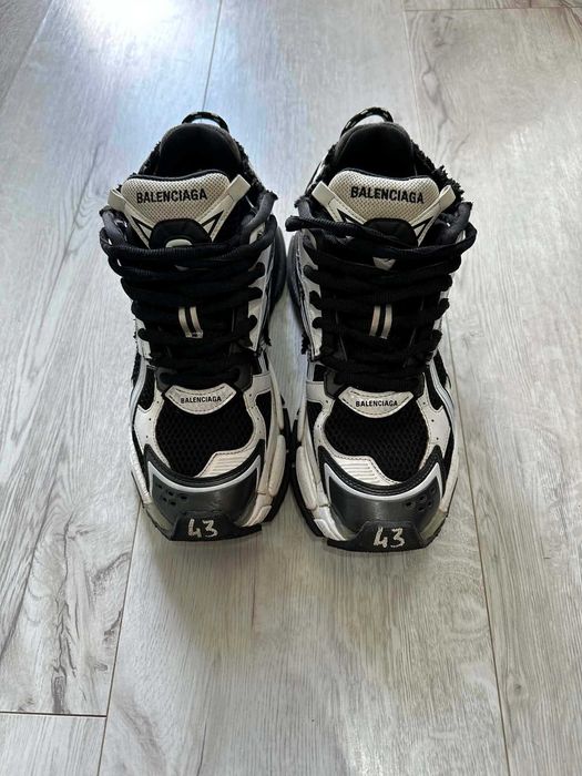 Balenciaga Runner 43