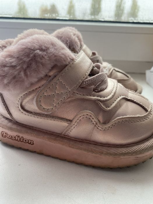 Зммові черевики , уги для дівчинки